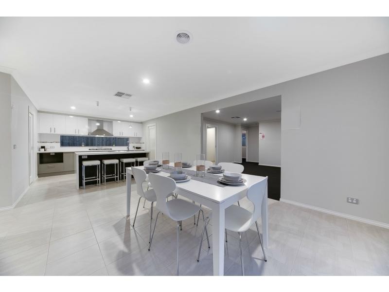 L518 Amazing New Clyde Springs Estate, Clyde North VIC 3978