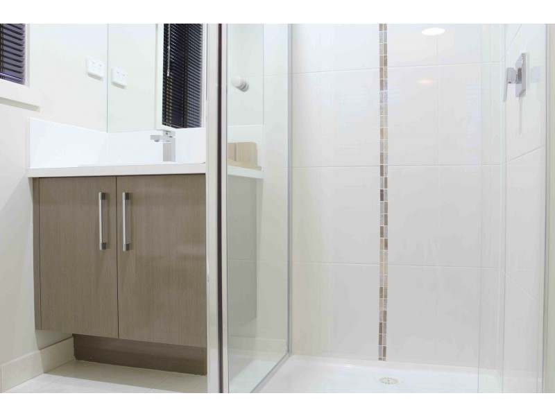 - MANHATTAN DESIGN St, Cranbourne VIC 3977