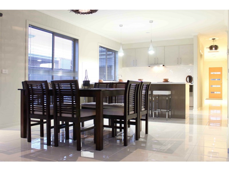 - MANHATTAN DESIGN St, Cranbourne VIC 3977