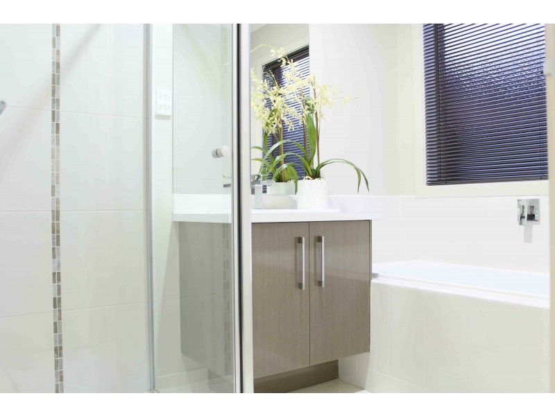 - MANHATTAN DESIGN St, Cranbourne VIC 3977