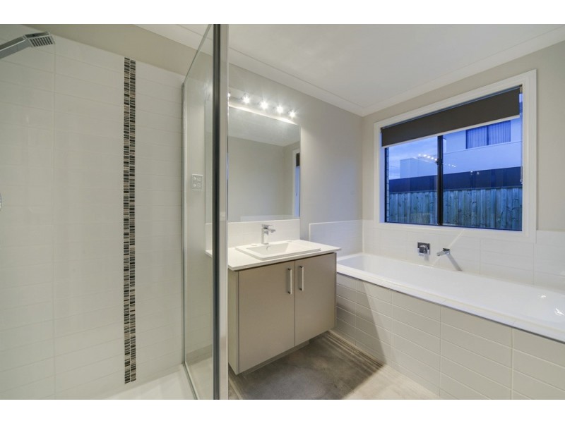 14 Melzak Way, Warragul VIC 3820