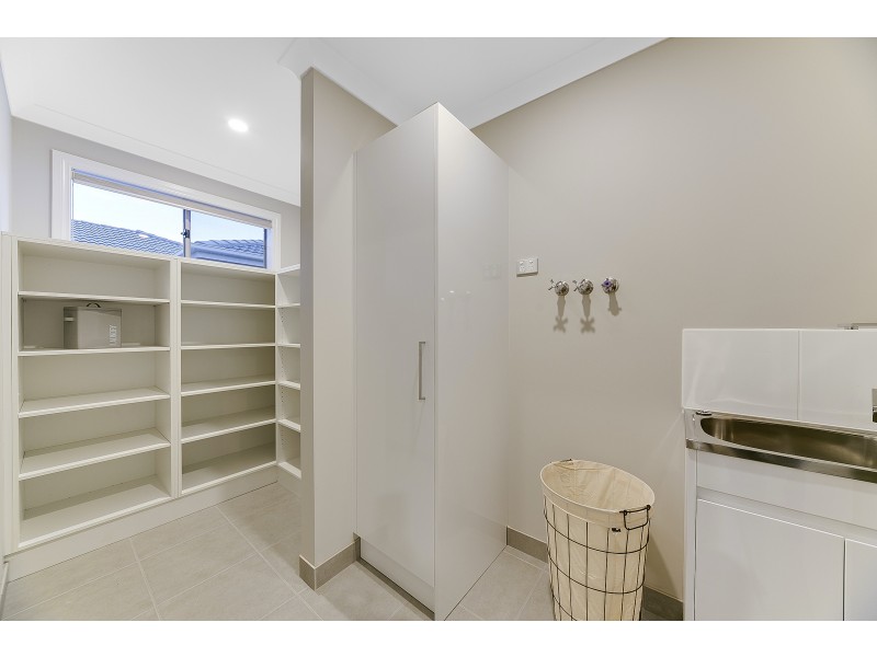 612 Meridian Estate, Clyde North VIC 3978
