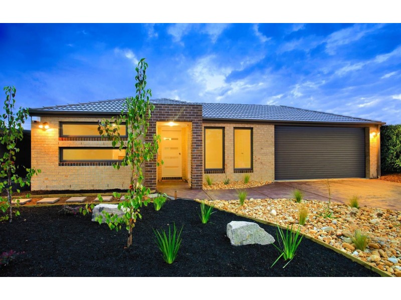 10 Annabella Street/Cameron Street, Cranbourne East VIC 3977