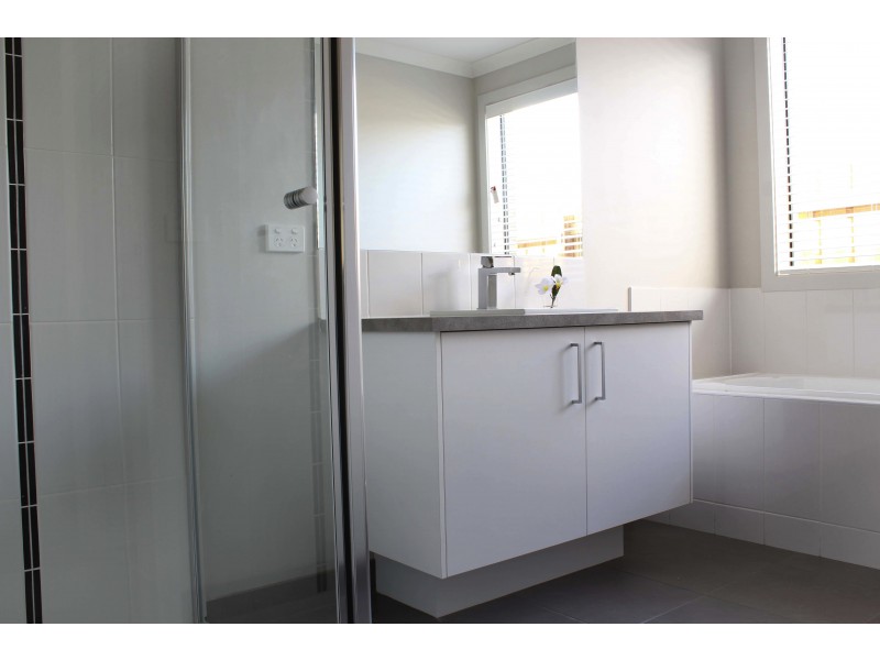 2004 Magenta Street, Clyde VIC 3978