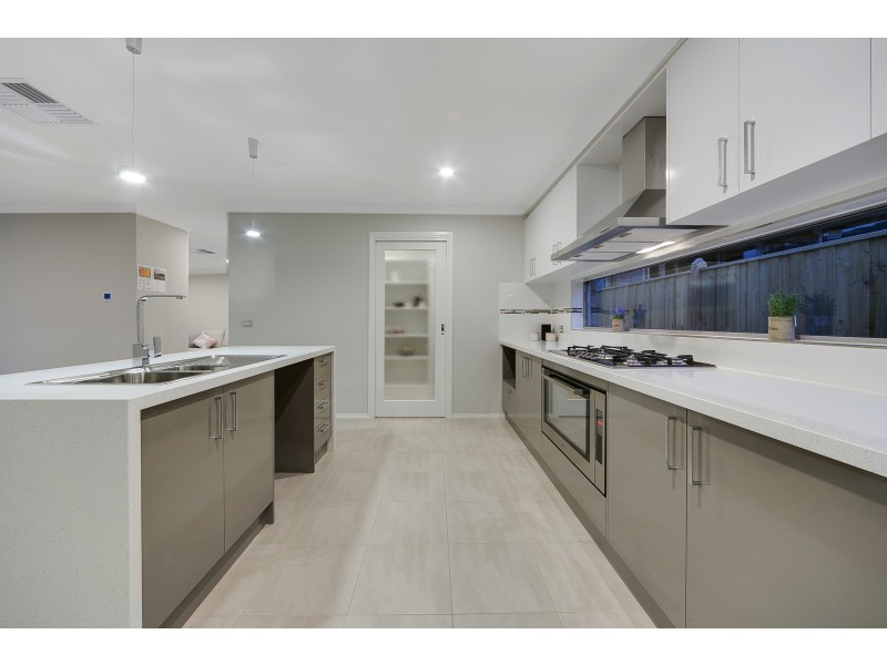 33 Chesterfield Avenue, Warragul VIC 3820