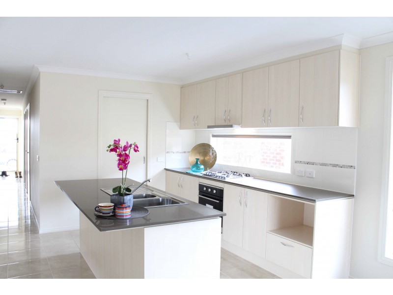 917 Newbury Street, Pakenham VIC 3810