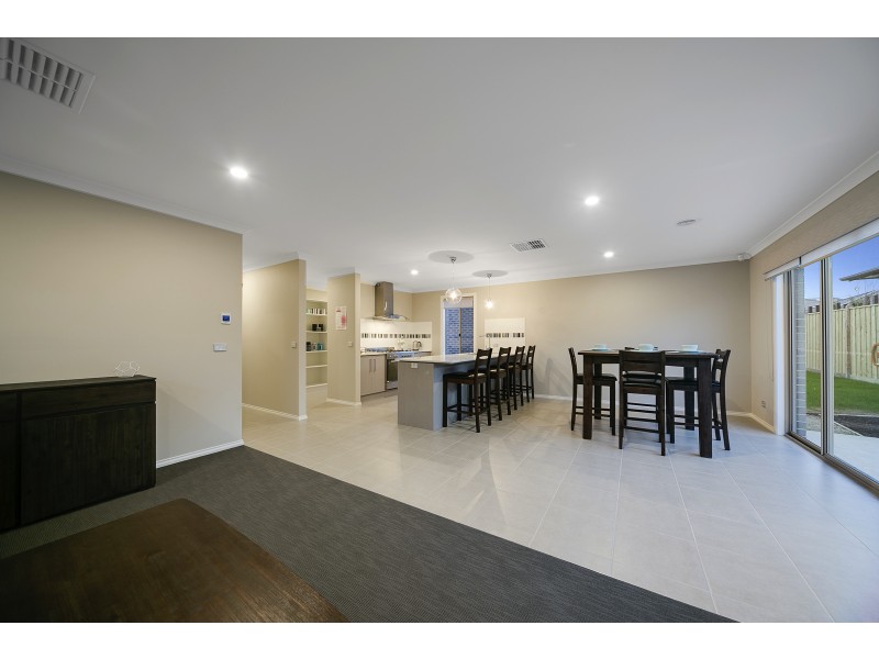 804 Lochaven Estate, Cranbourne West VIC 3977