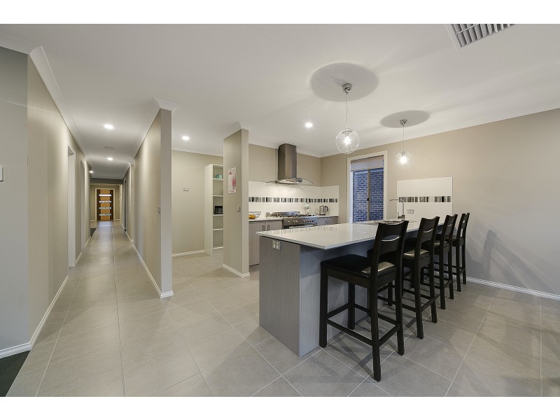 812 Lochaven Estate, Cranbourne West VIC 3977