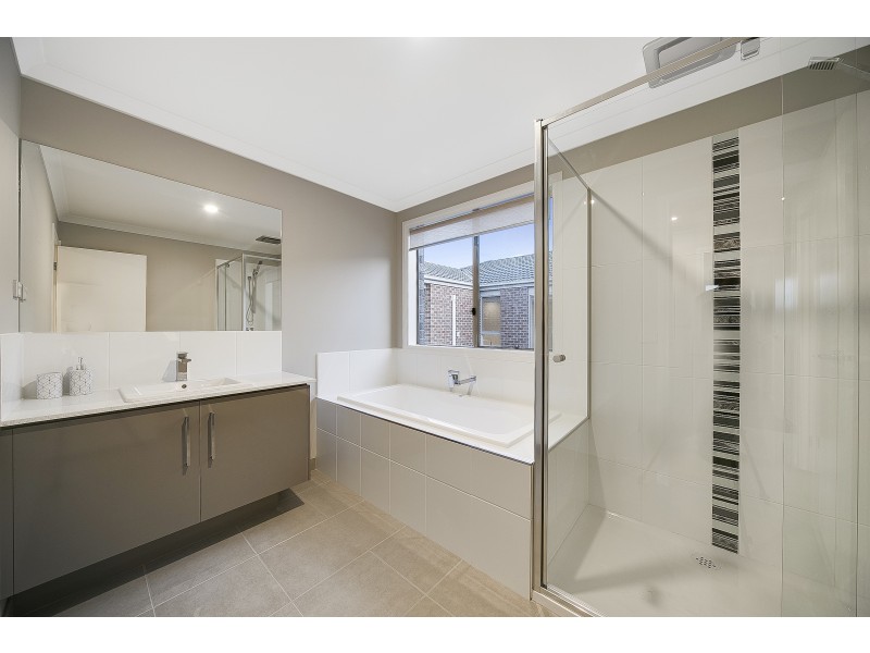 527 Edgebrook Estate, Clyde North VIC 3978