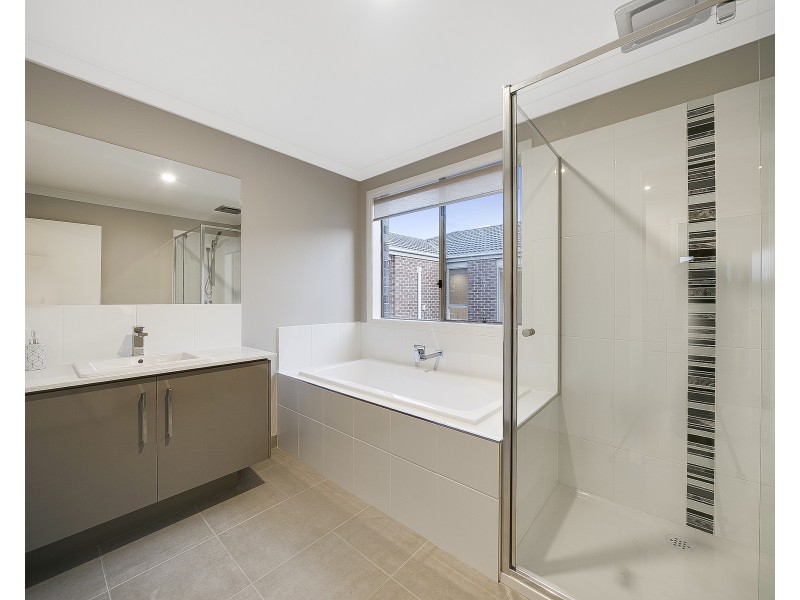 LOT 1433 MERIDIAN ESTATE, Clyde North VIC 3978