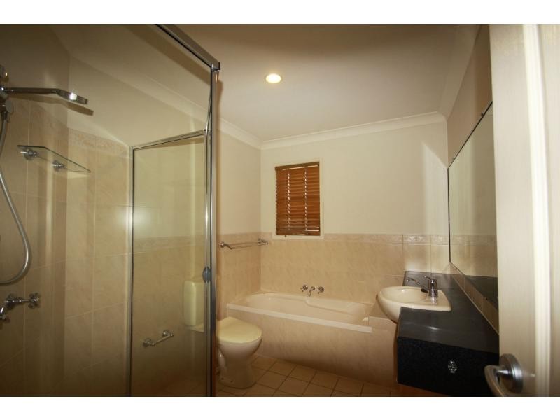 1/68 Broad Street, Labrador QLD 4215