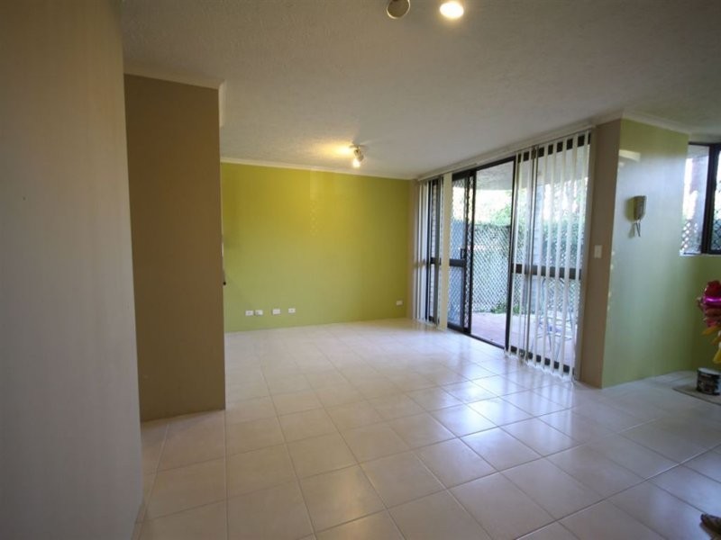 2/33 Whiting Street, Labrador QLD 4215