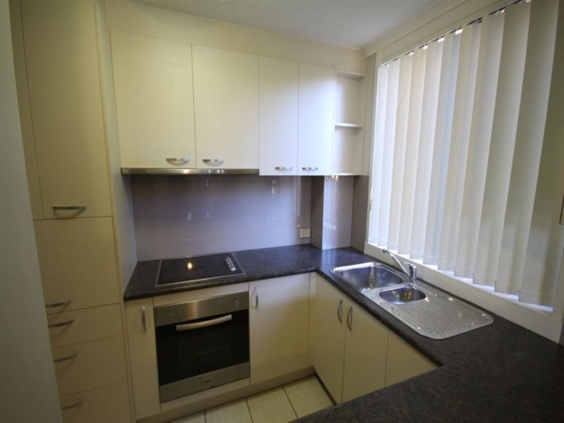 2/33 Whiting Street, Labrador QLD 4215