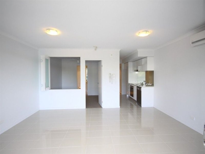 108/33-35 Madang Crescent, Runaway Bay QLD 4216