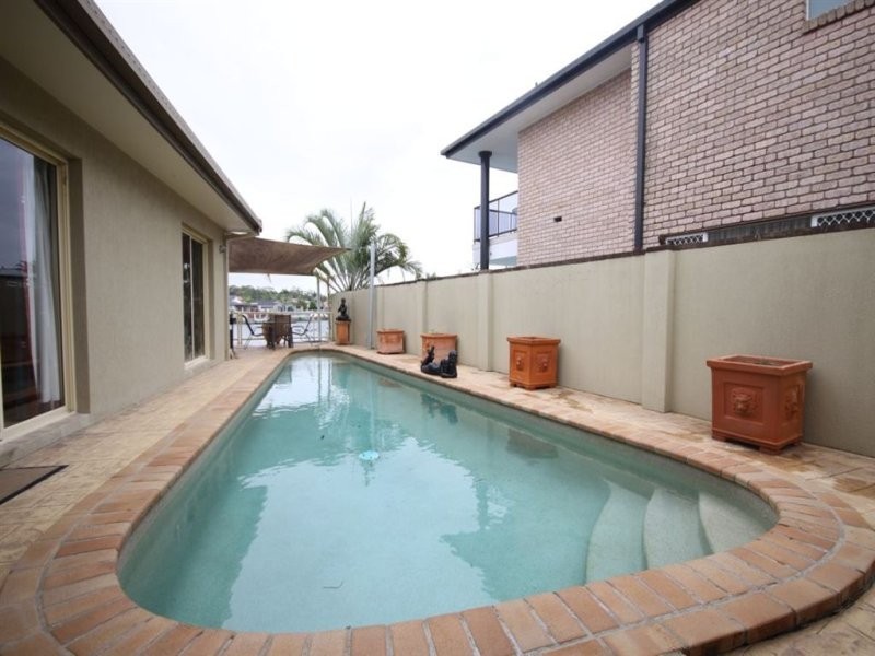 6 Nirvana Court, Runaway Bay QLD 4216