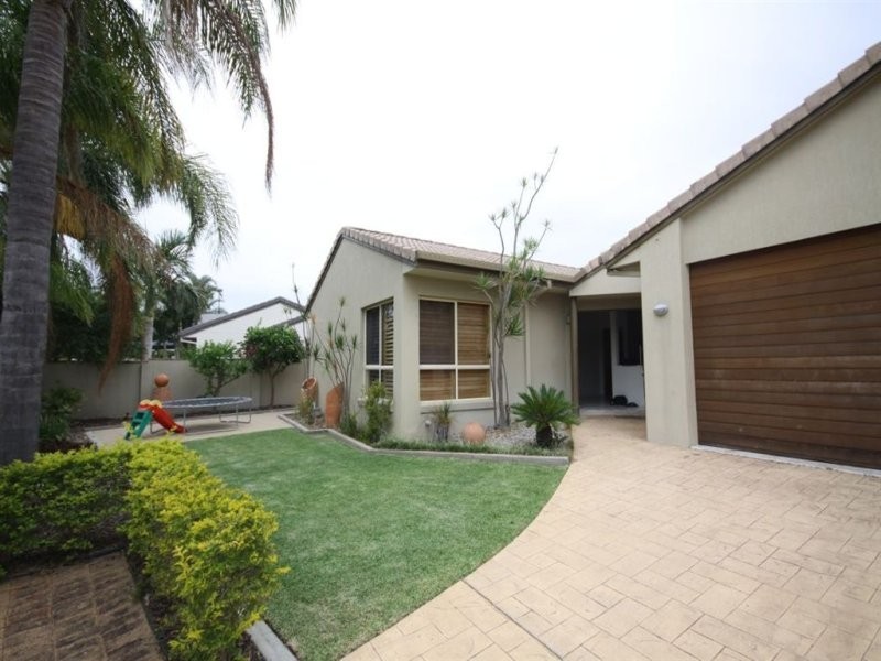 6 Nirvana Court, Runaway Bay QLD 4216