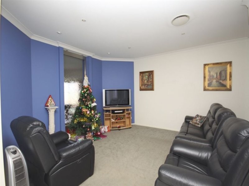 6 Nirvana Court, Runaway Bay QLD 4216