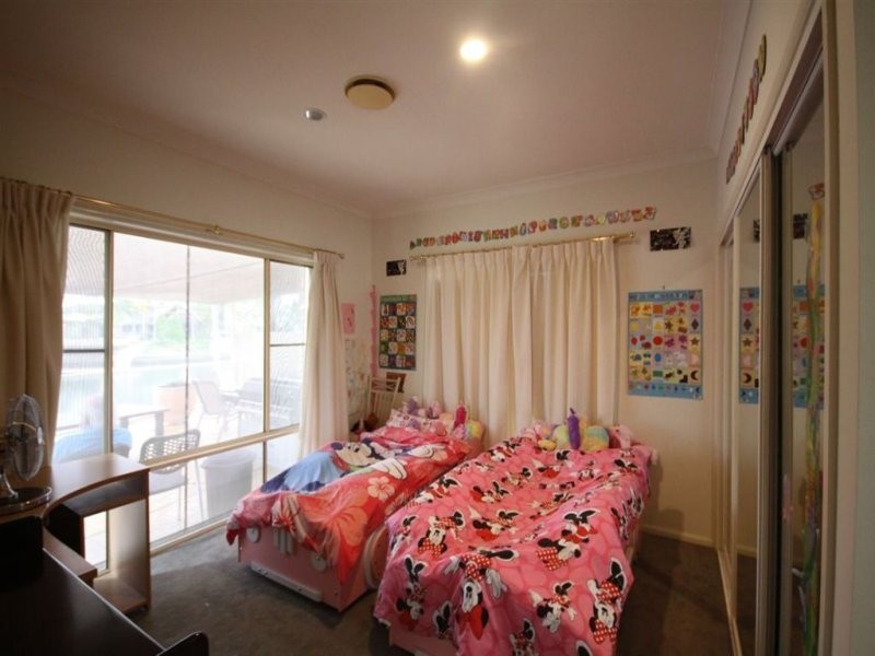 6 Nirvana Court, Runaway Bay QLD 4216