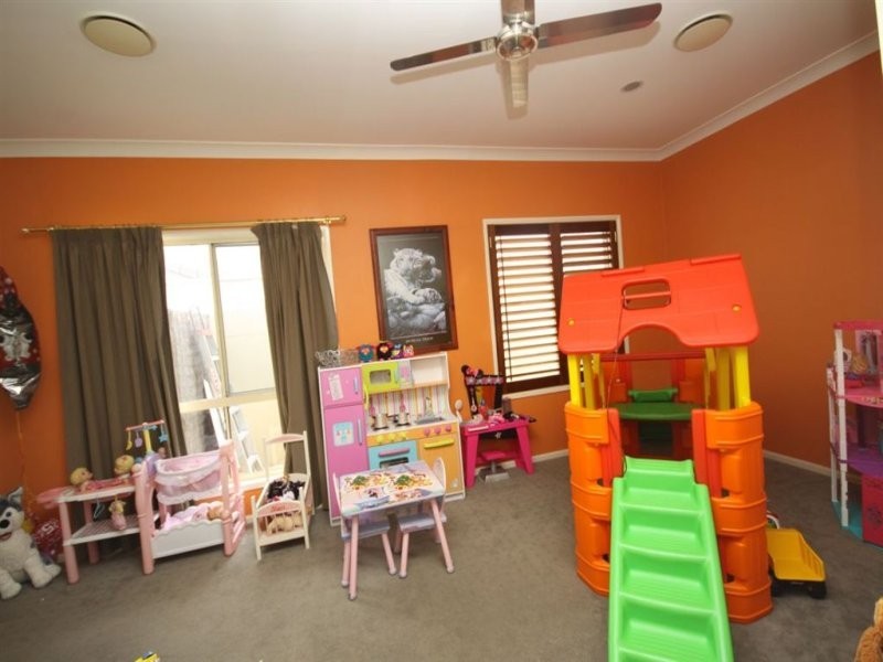 6 Nirvana Court, Runaway Bay QLD 4216