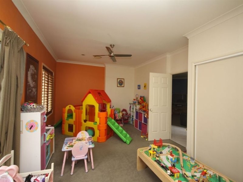 6 Nirvana Court, Runaway Bay QLD 4216