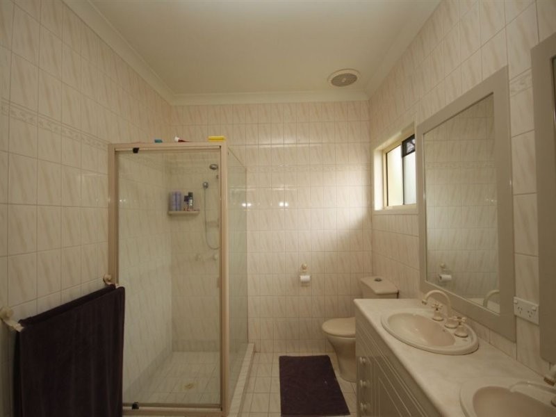 6 Nirvana Court, Runaway Bay QLD 4216