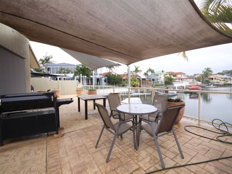 6 Nirvana Court, Runaway Bay QLD 4216