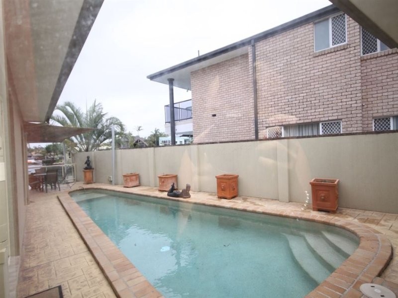 6 Nirvana Court, Runaway Bay QLD 4216
