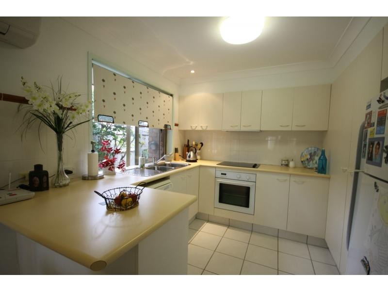 1/9 Sanctuary Court, Coombabah QLD 4216