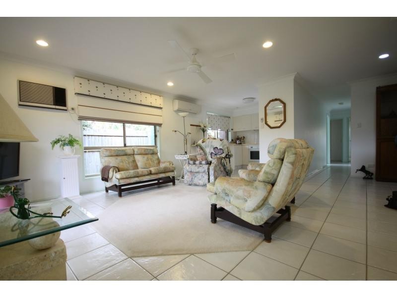 1/9 Sanctuary Court, Coombabah QLD 4216