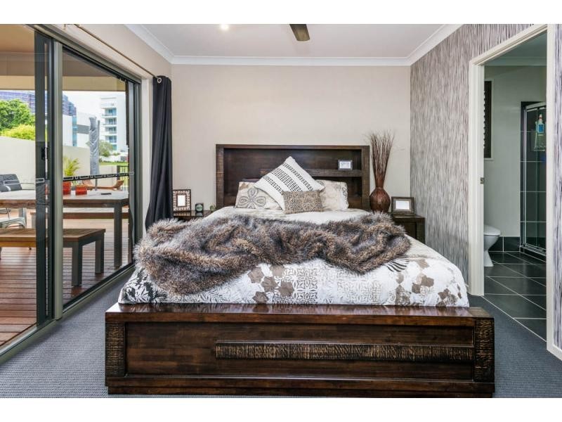 34 South Quay Drive, Biggera Waters QLD 4216