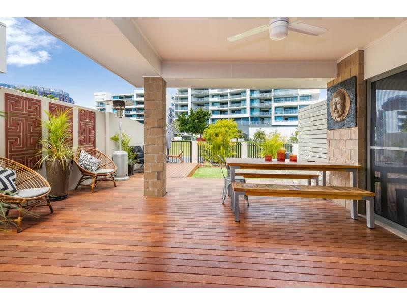 34 South Quay Drive, Biggera Waters QLD 4216
