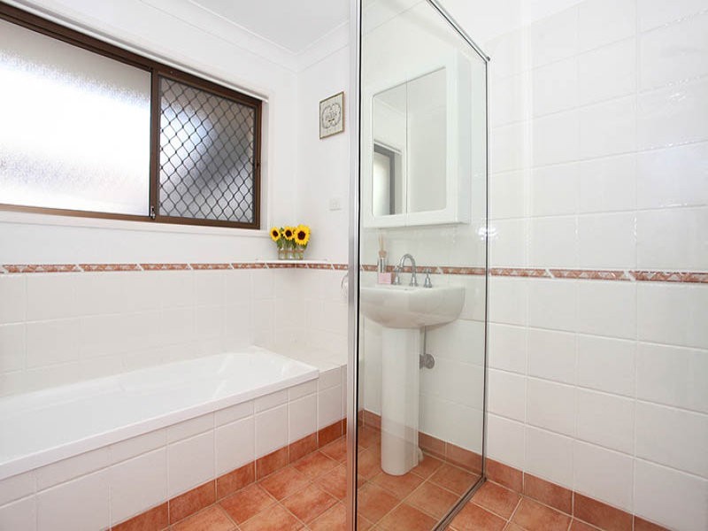 11 Columbus Drive, Hollywell QLD 4216