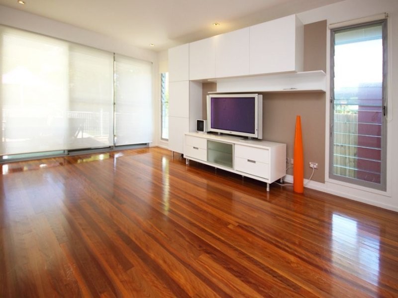 28 Vernon Avenue, Labrador QLD 4215