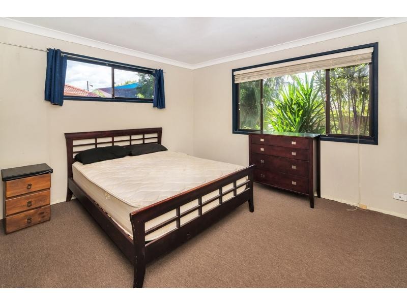 33 Redleaf Court, Burleigh Waters QLD 4220