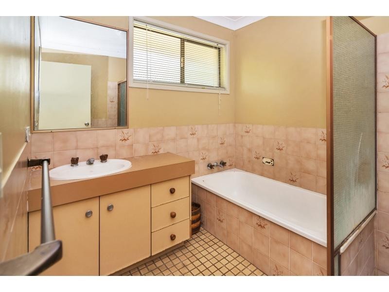 33 Redleaf Court, Burleigh Waters QLD 4220