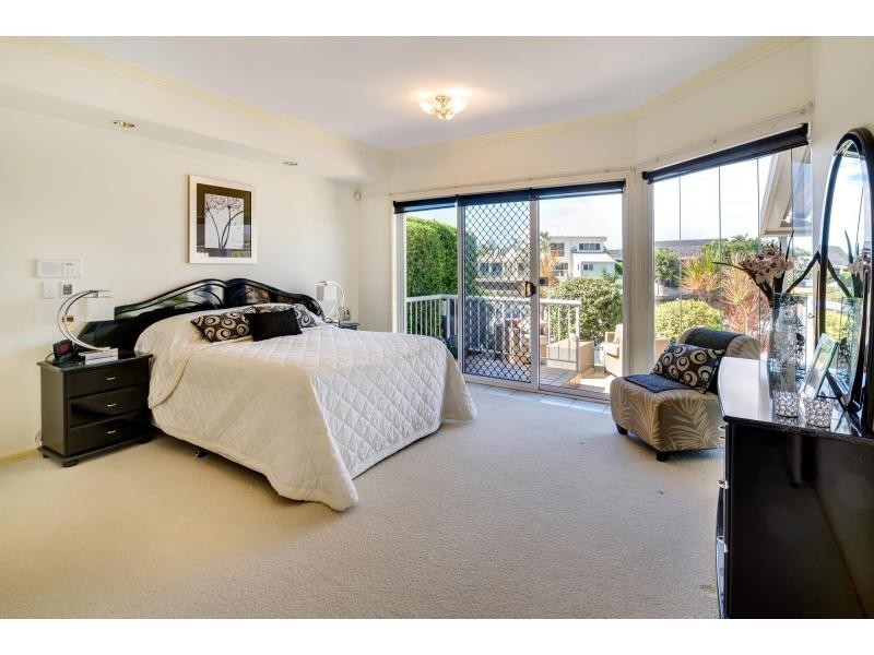 64 Pebble Beach Drive, Runaway Bay QLD 4216