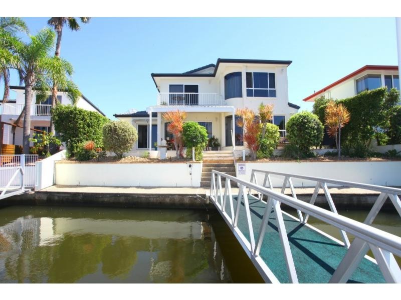 64 Pebble Beach Drive, Runaway Bay QLD 4216