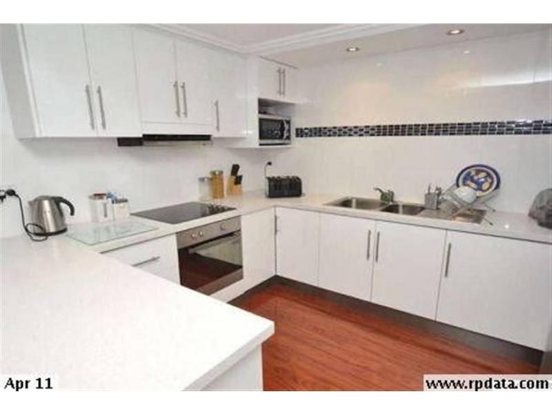 4/16 Madang Crescent, Runaway Bay QLD 4216