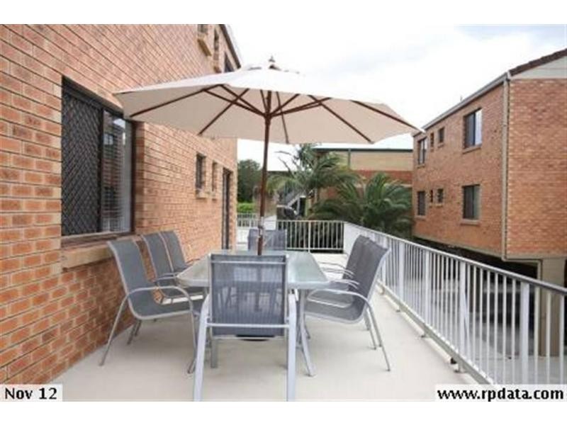 4/16 Madang Crescent, Runaway Bay QLD 4216