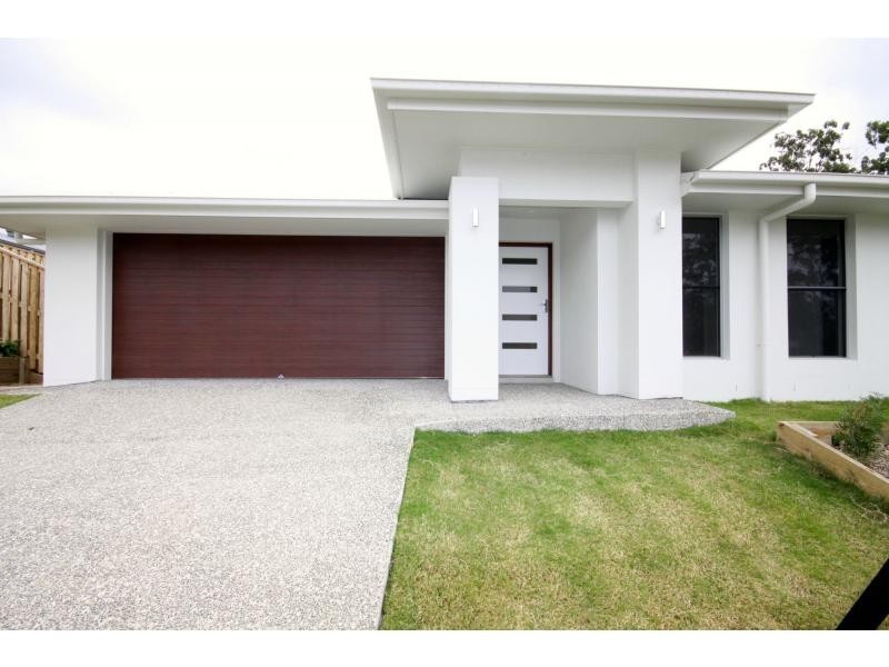 2/32 Gullwing Drive, Upper Coomera QLD 4209