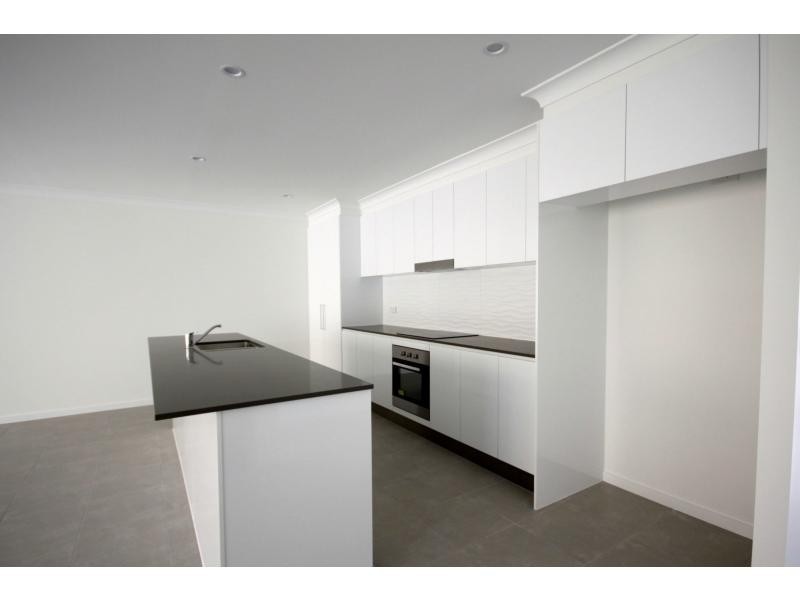 2/32 Gullwing Drive, Upper Coomera QLD 4209