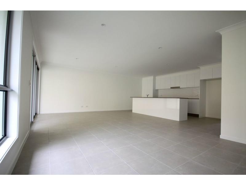 2/32 Gullwing Drive, Upper Coomera QLD 4209
