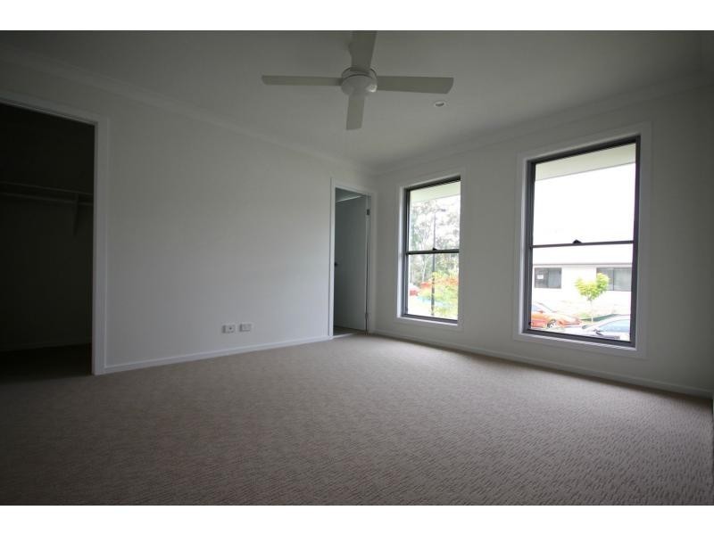 2/32 Gullwing Drive, Upper Coomera QLD 4209