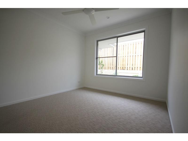 2/32 Gullwing Drive, Upper Coomera QLD 4209