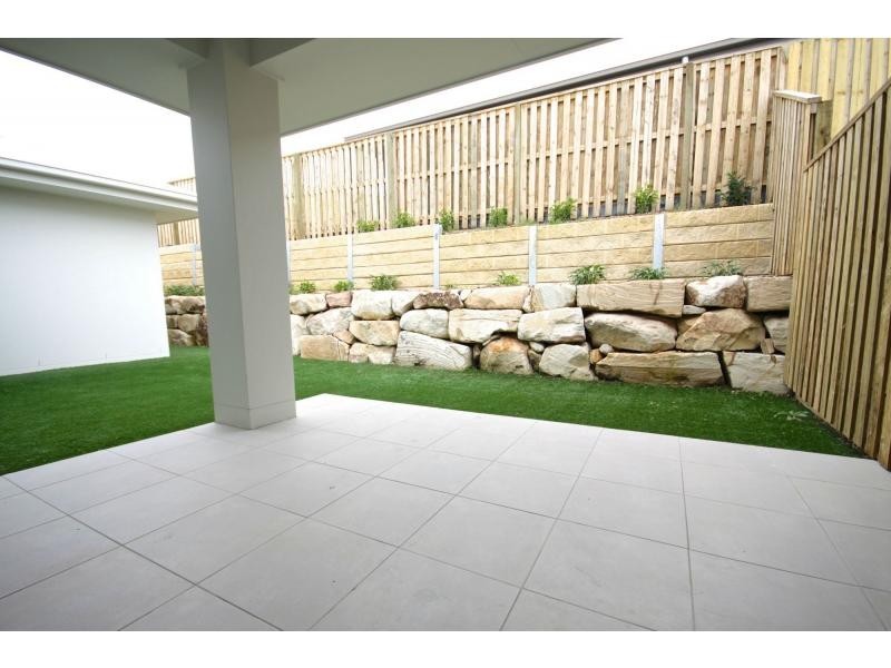 2/32 Gullwing Drive, Upper Coomera QLD 4209