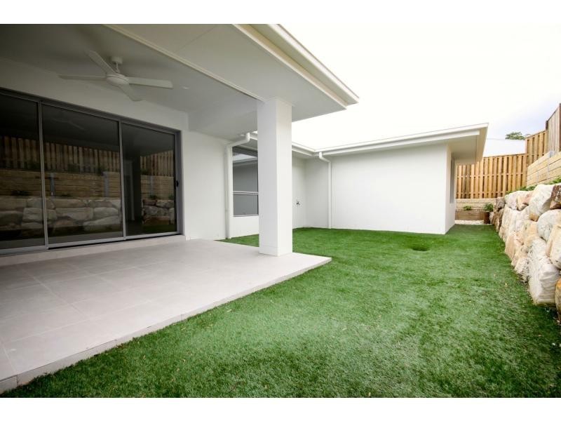 2/32 Gullwing Drive, Upper Coomera QLD 4209