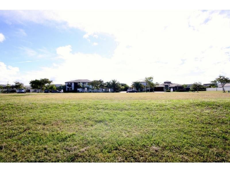 2633 Virginia Drive, Hope Island QLD 4212