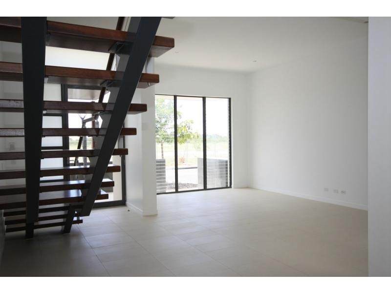 19 River Vista Way, Paradise Point QLD 4216