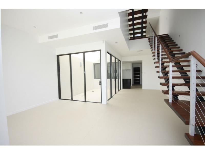 19 River Vista Way, Paradise Point QLD 4216