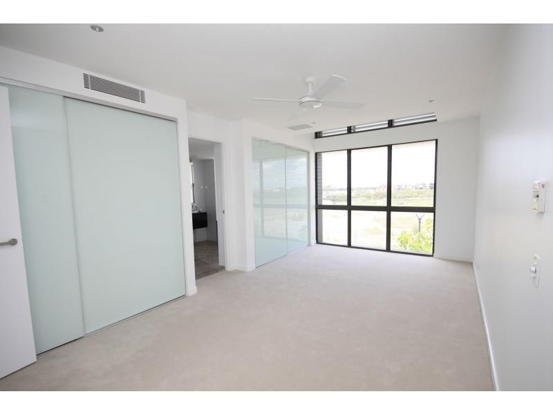 19 River Vista Way, Paradise Point QLD 4216